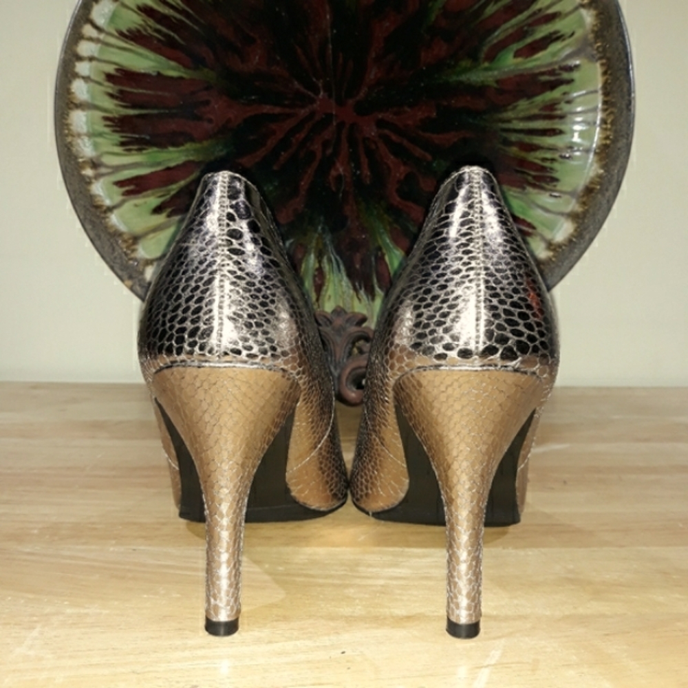 Silver Pump - Picture 3 of 4